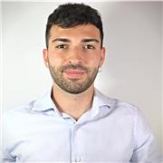 Soy un profesor de secundaria con vocación,
compromiso y entusiasmo por mi trabajo. Me
gusta motivar a mis alumnos, fomentar su
curiosidad y ayudarles a desarrollar sus
habilidades y competencias. Tengo una gran
capacidad de adaptación a diferentes entorn